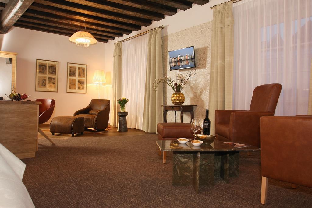 Hotel Altstadt-hotel 4*